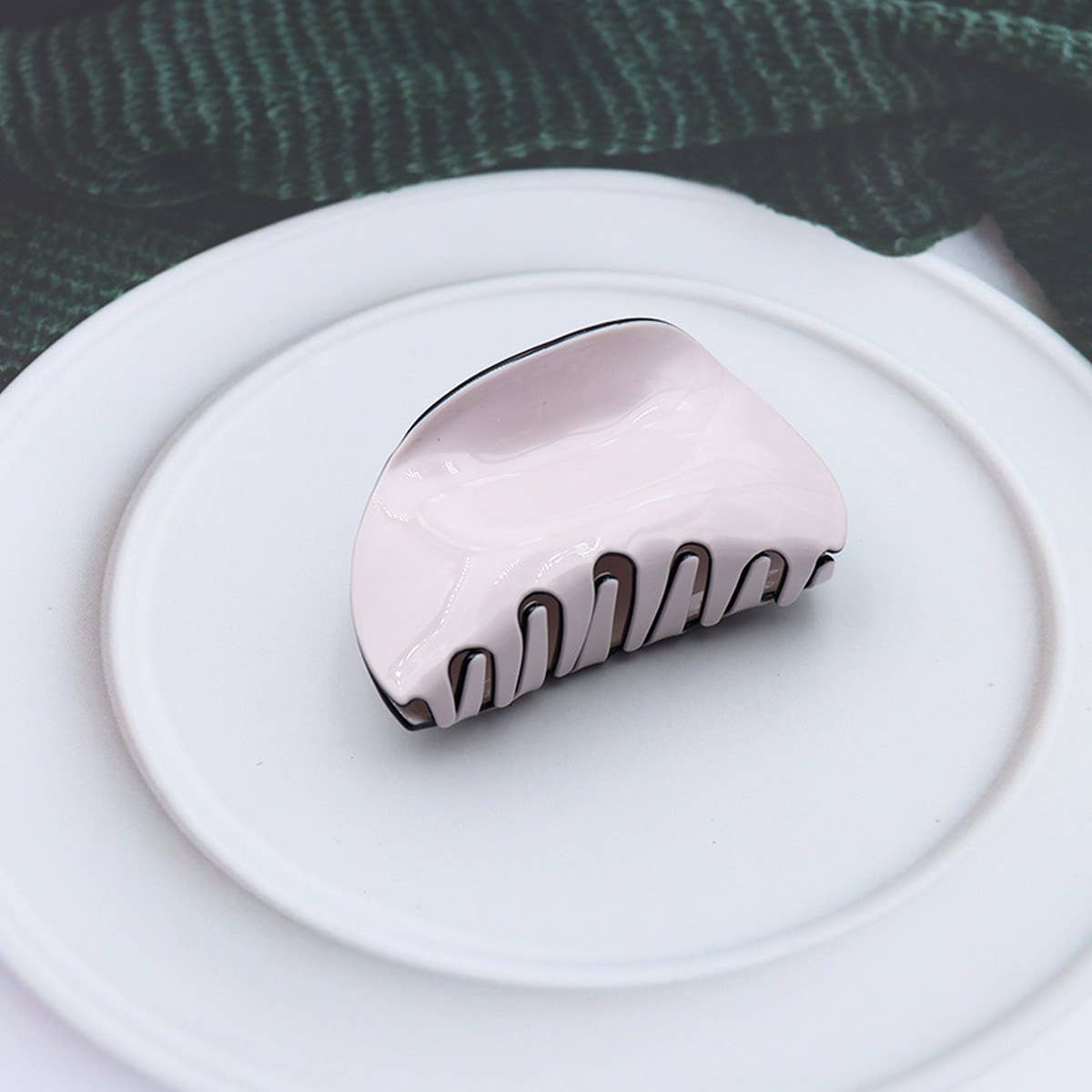 SEMI-CIRCULAR ELEGANT SOLID COLOR HAIRPIN