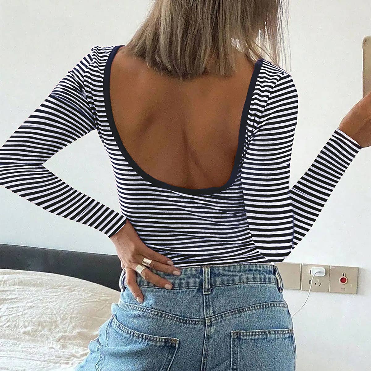 Y2K STRIPED COLOR CONTRAST BACKLESS T-SHIRT