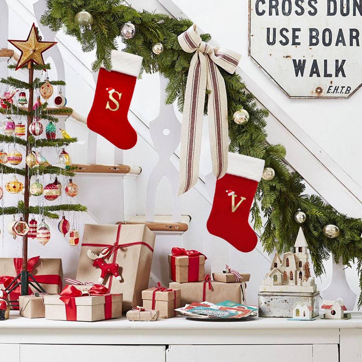 CWMM9401_CHRISTMAS TREE LETTER STOCKING DECORATION CHARM