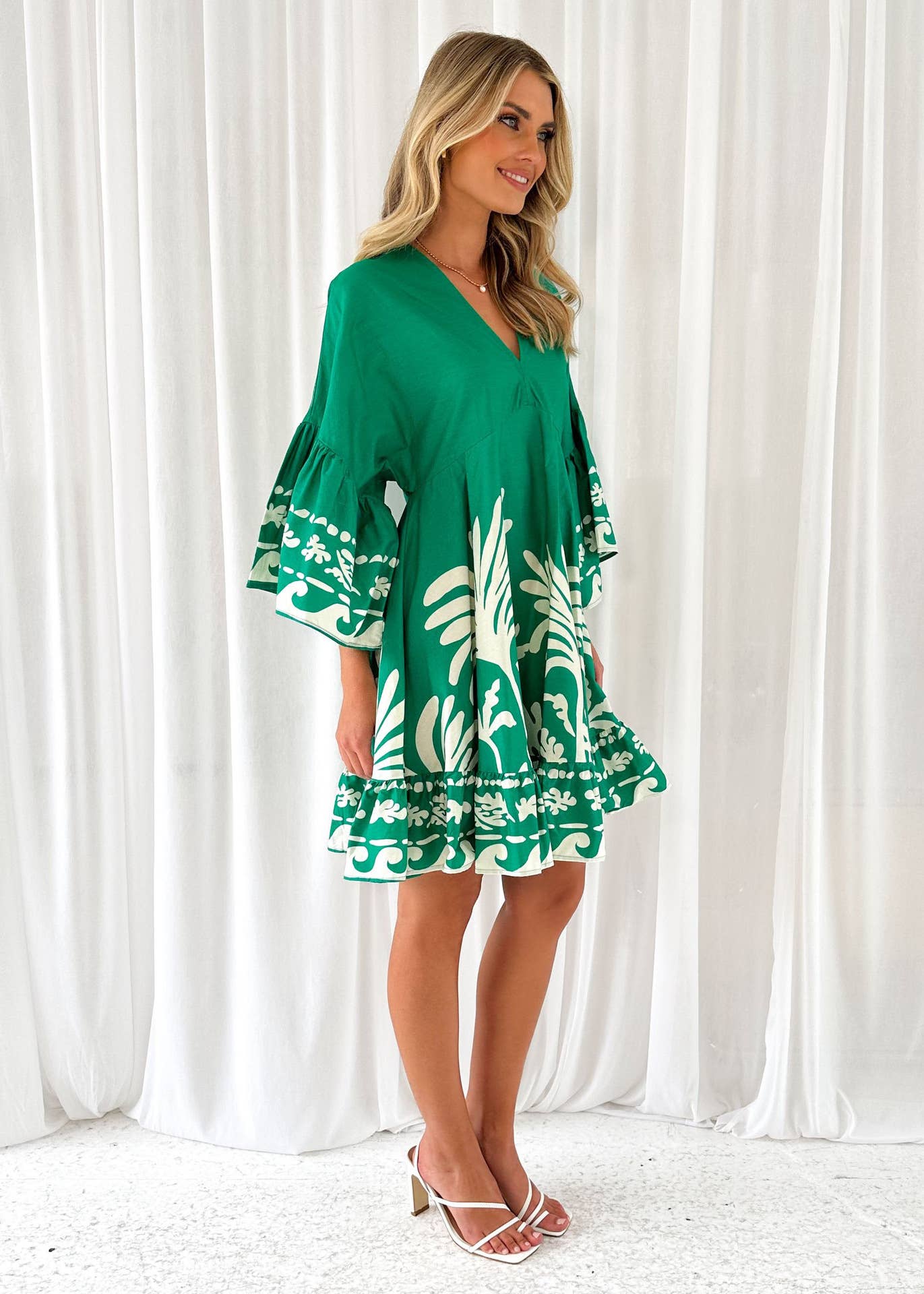 PRINT V-NECK DRESS WITH FLARED SLEEVES