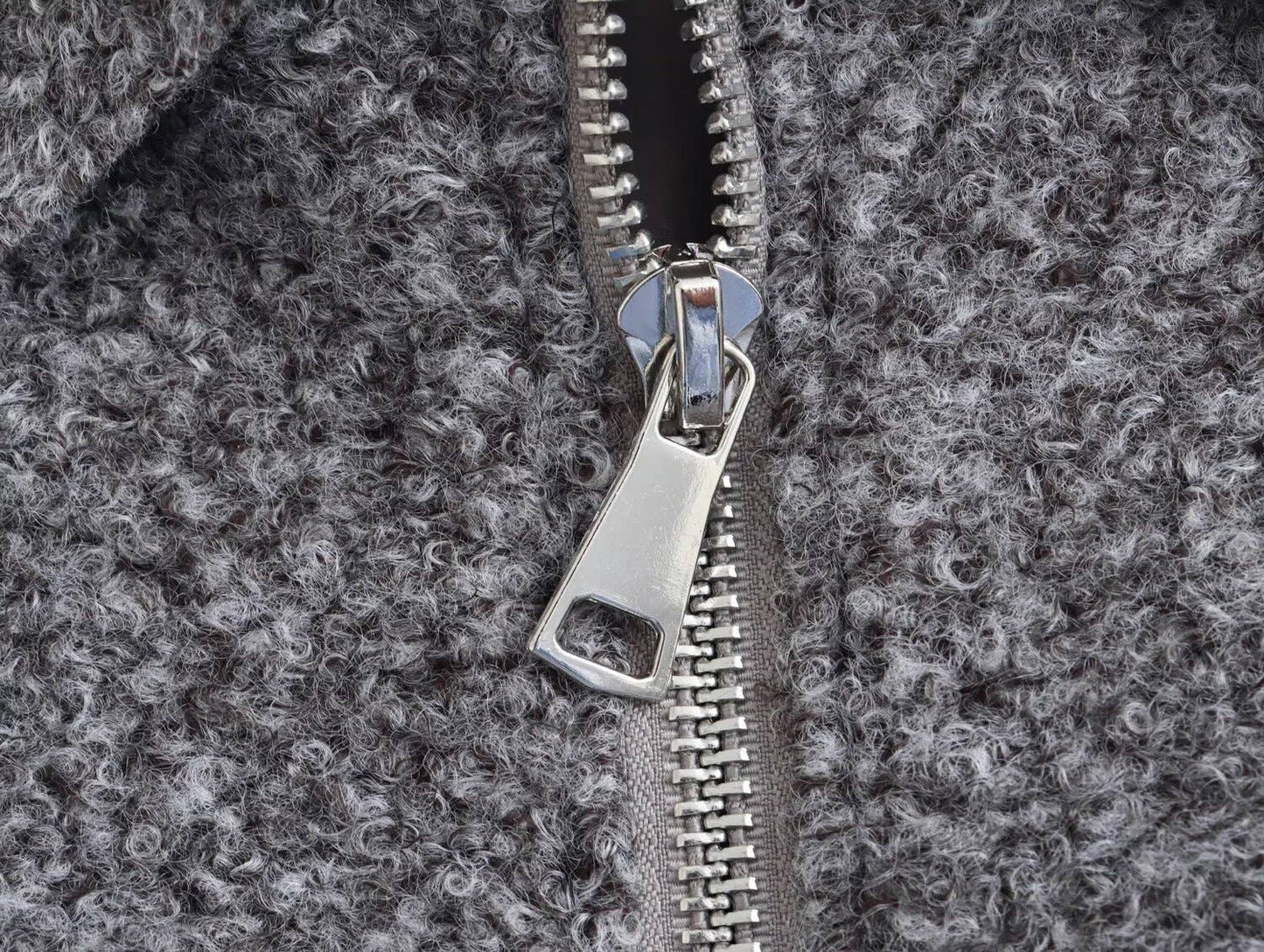 LAPEL LONG-SLEEVED PREMIUM ZIP-UP COAT