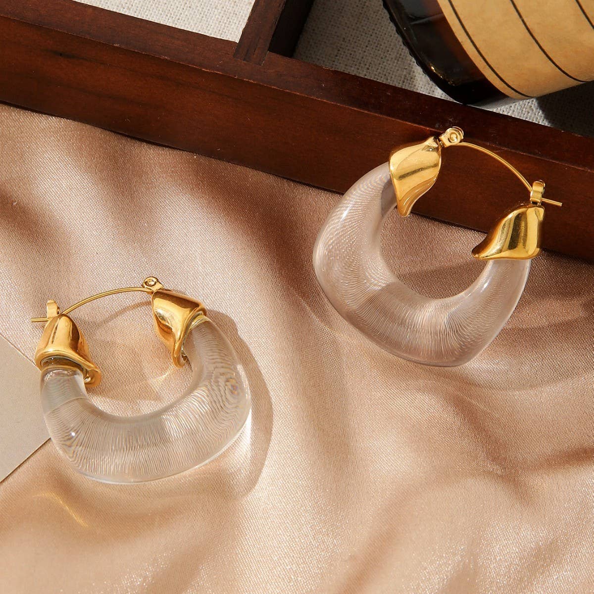 RETRO STYLE STAINLESS STEEL GOLD-PLATED EARRINGS_CWMM3657