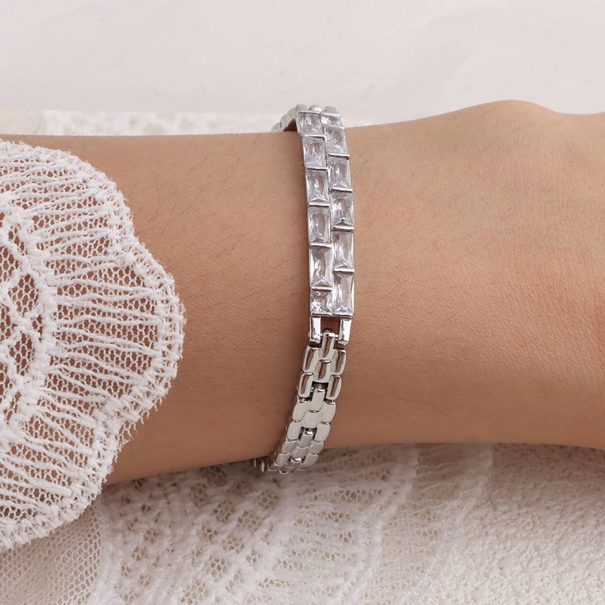 Diamond-encrusted bracelet silver metal bracelet