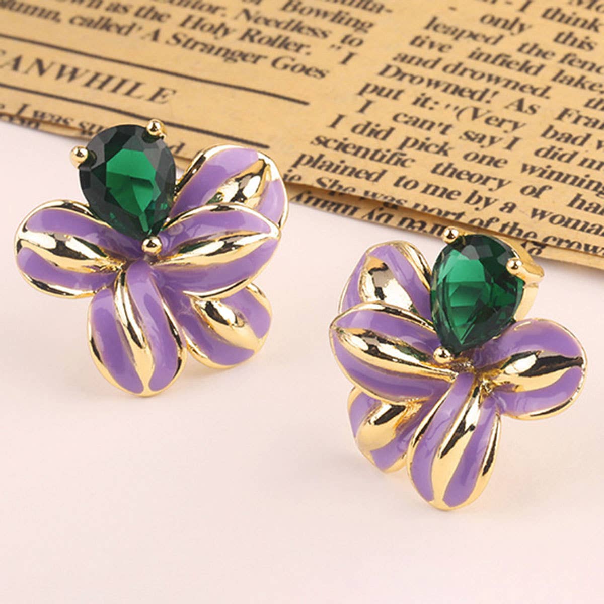 FLOWER DESIGN STUD EARRINGS
