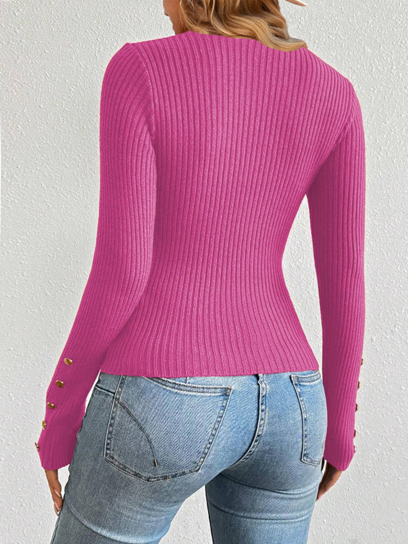 Round-neck solid-color metal buckle knitted top