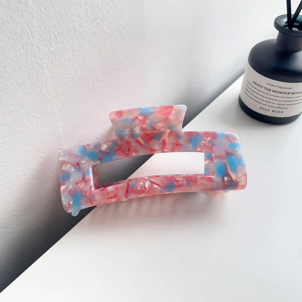 Retro and high-end acetate leopard hair clippers