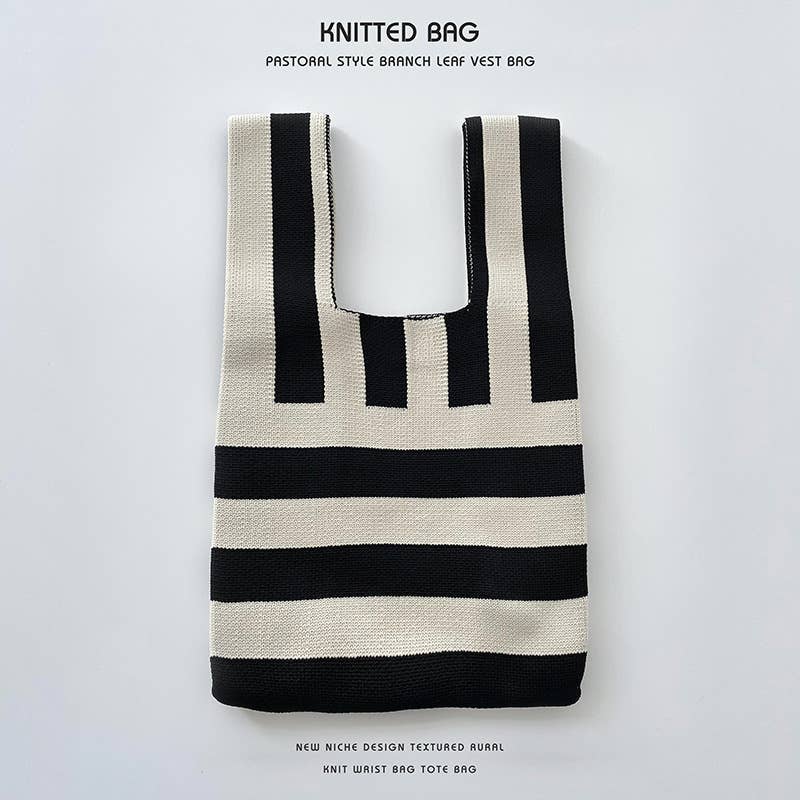 Heart-shaped color-blocked knitted handbag