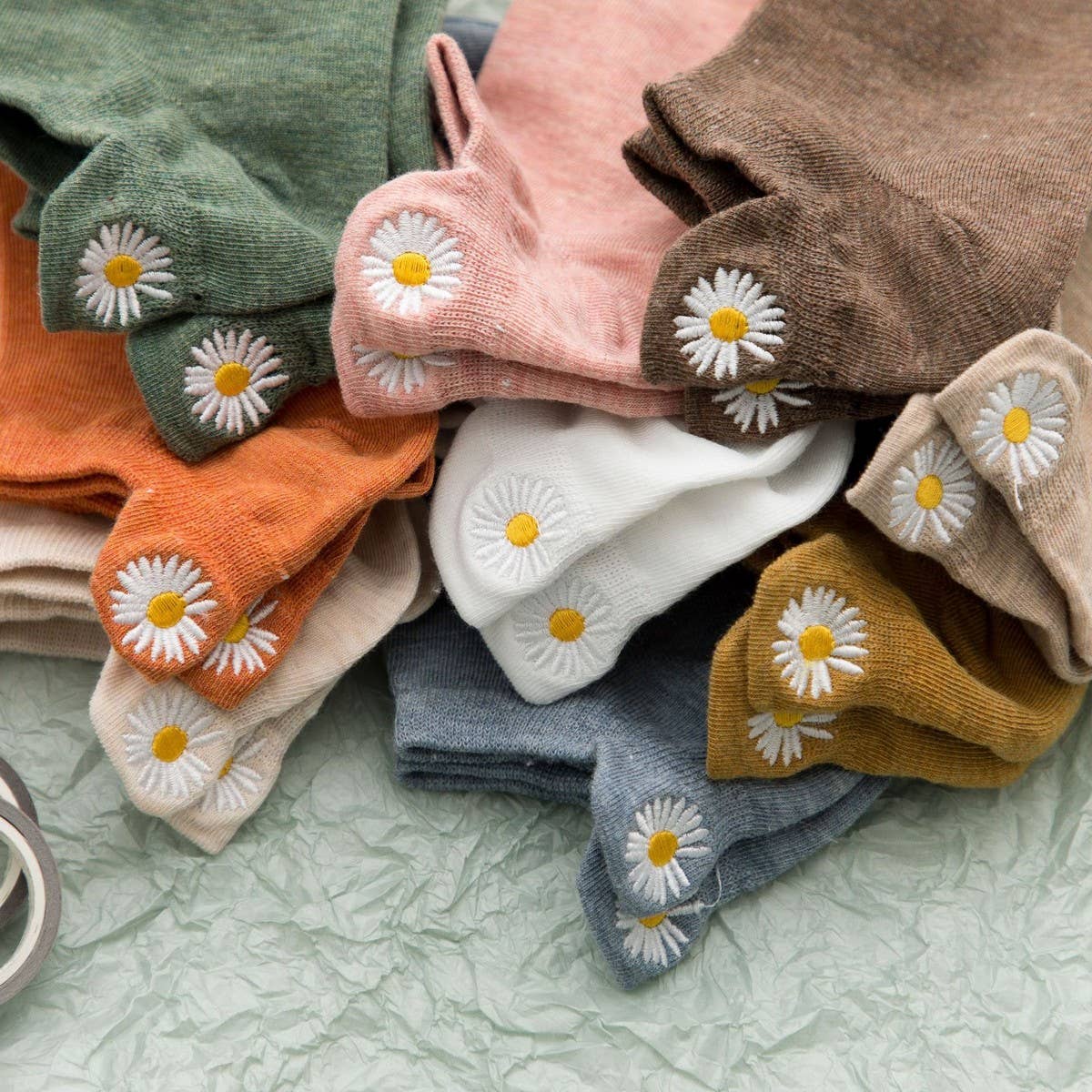NEW EMBROIDERED DAISY SOCKS FOR WOMEN