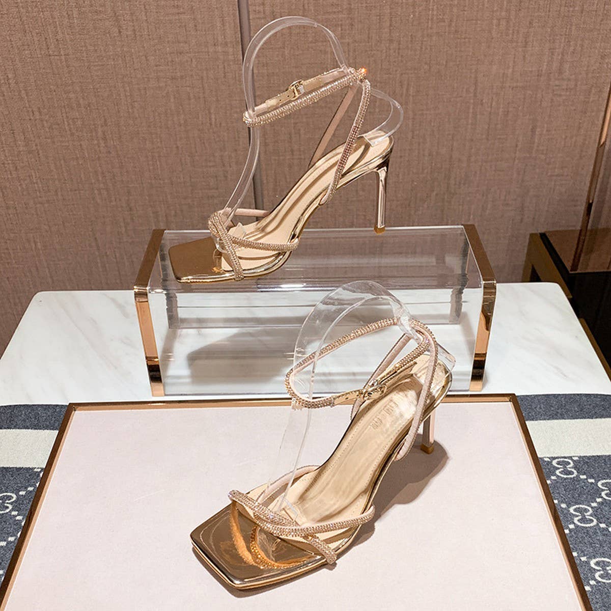 CRYSTAL TRANSPARENT HIGH HEELS SANDALS