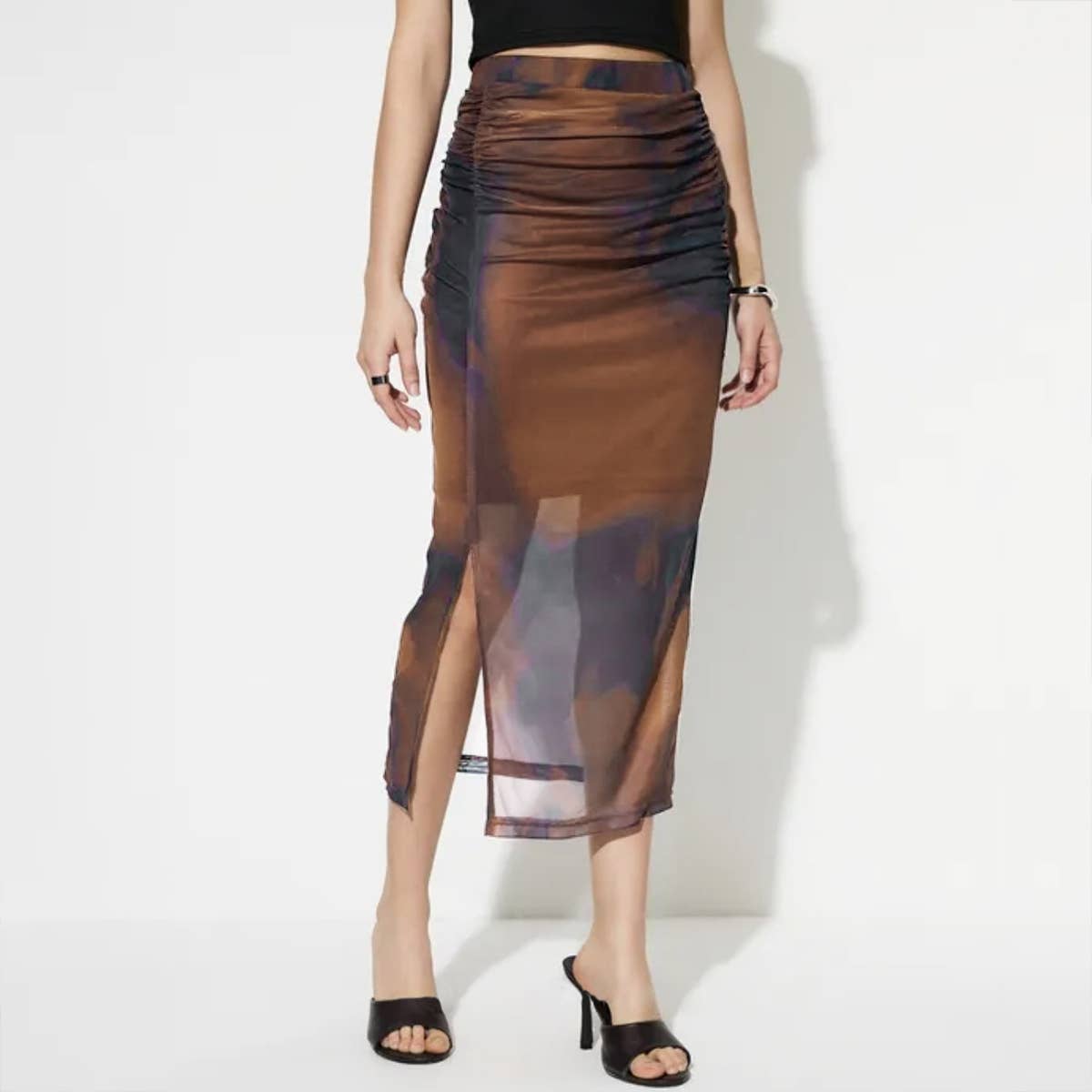 Elegant and fashionable mesh gradient skirt