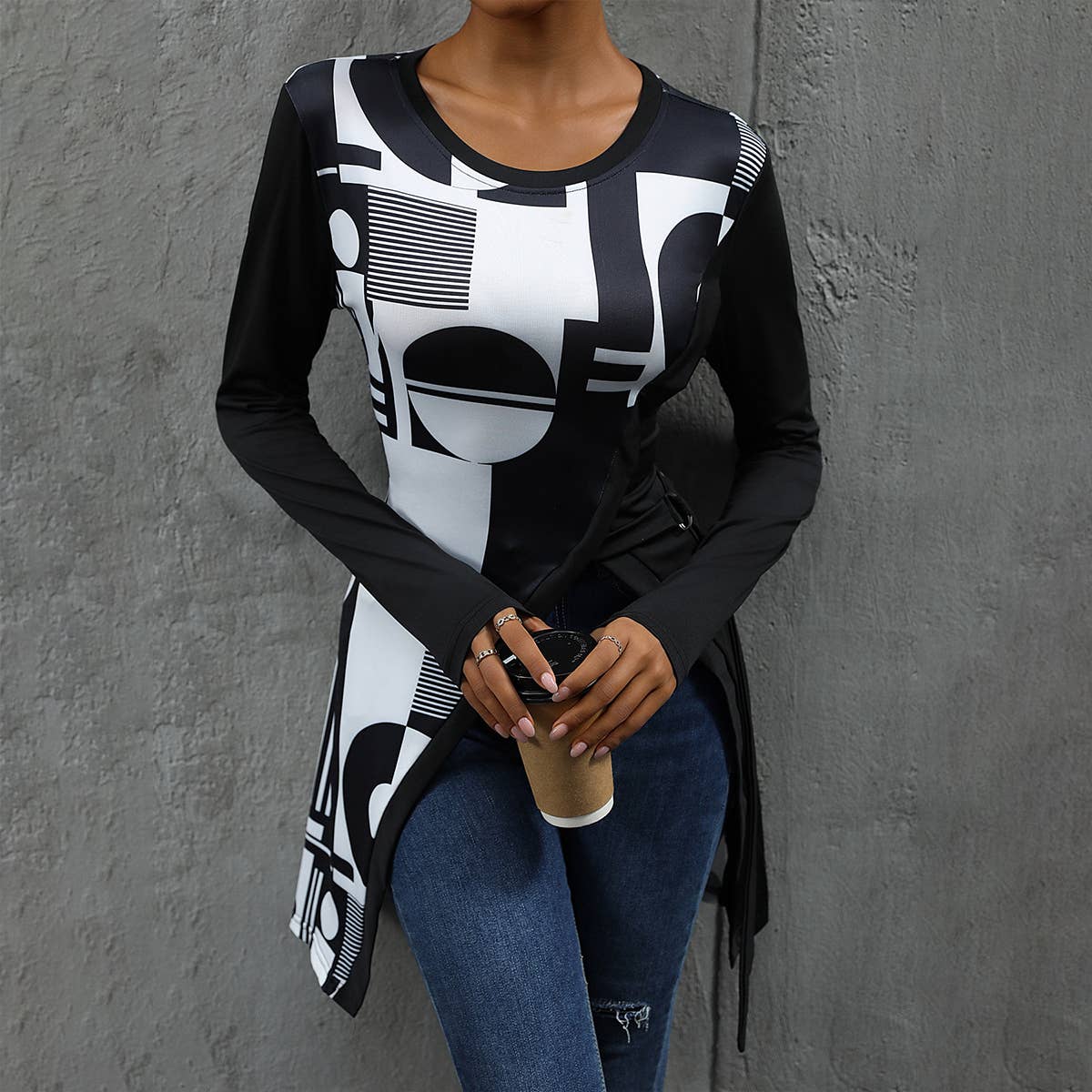 ELEGANT GEOMETRIC PRINT MEDIUM LENGTH SLIT TSHIRT