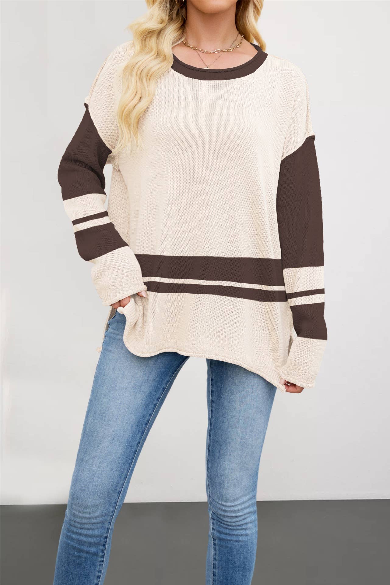 Two-tone round-neck loose and versatile sweater