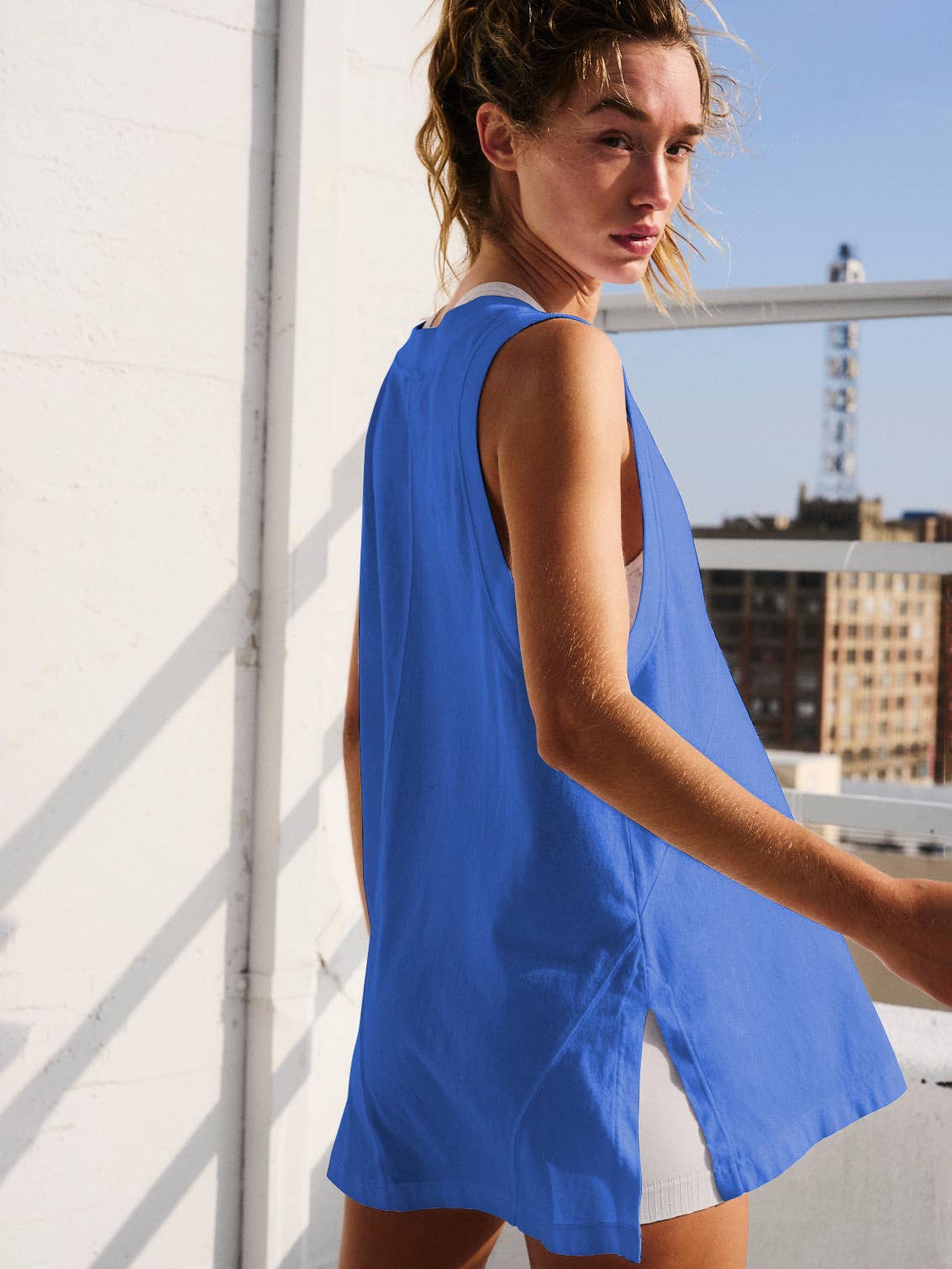 Sport loose deep V-neck split solid color vest