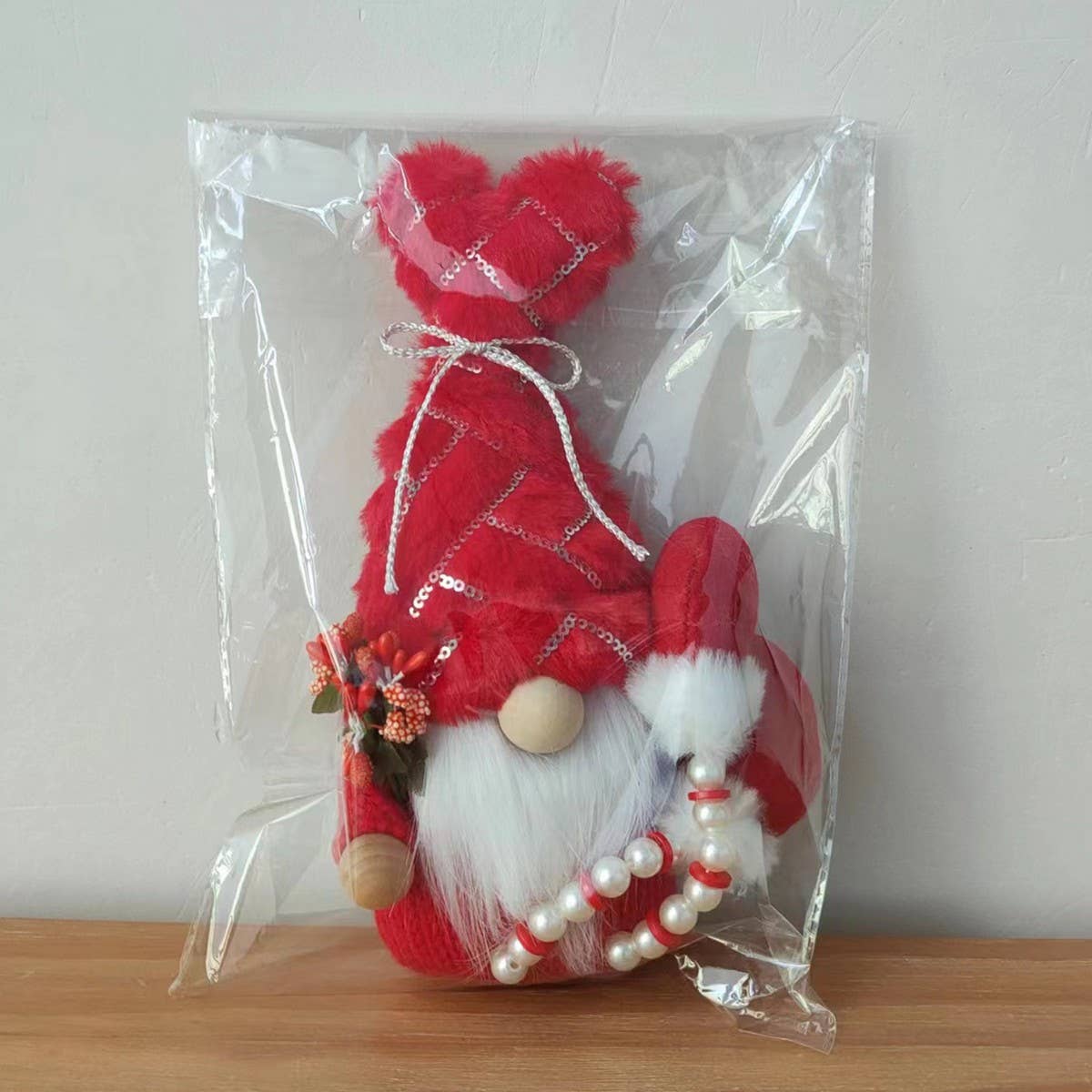 CWMM10268_VALENTINE GNOME PLUSH DOLL WITH SEQUIN HEART HAT