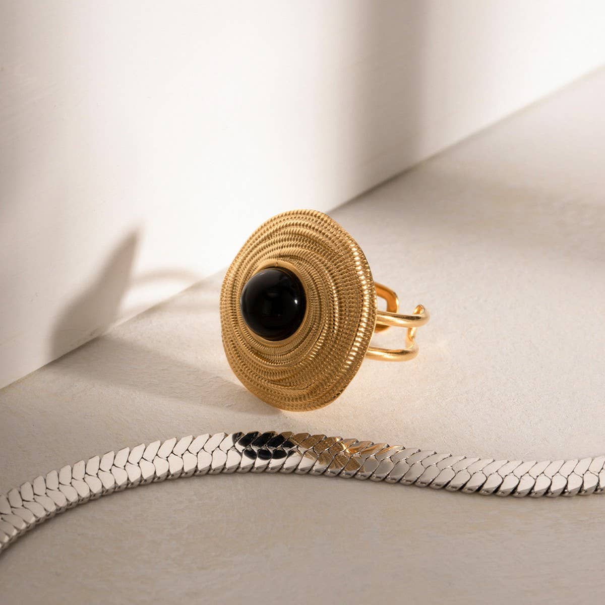 RETRO LIGHT LUXURY TRENDY DEVIL'S EYE COIL RING_CWAJE1382