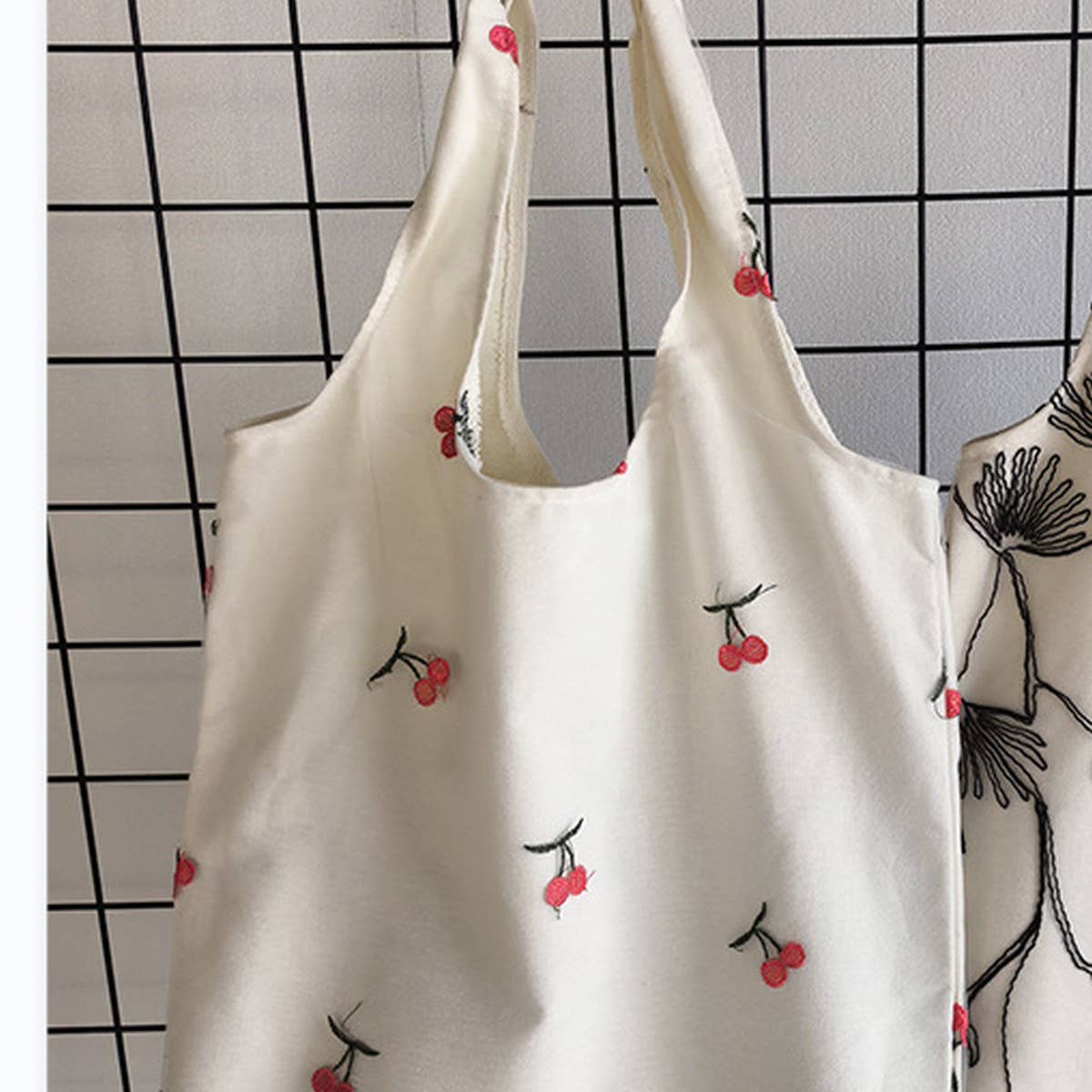 CANVAS WITH BEAUTIFUL BUTTERFLY EMBROIDERY_CWAB2040