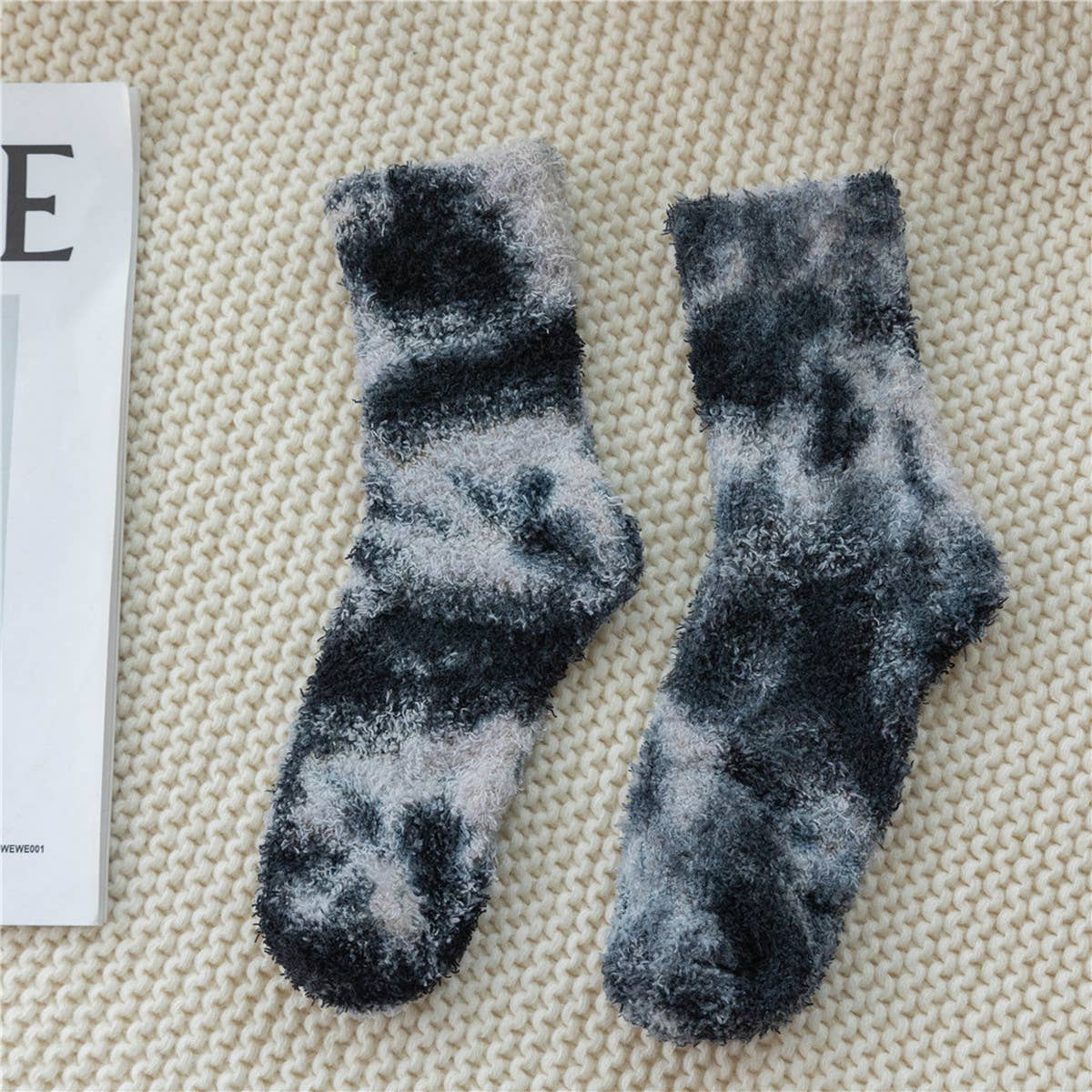 WOMEN PADDED TIE-DYED CORAL VELVET SOCKS