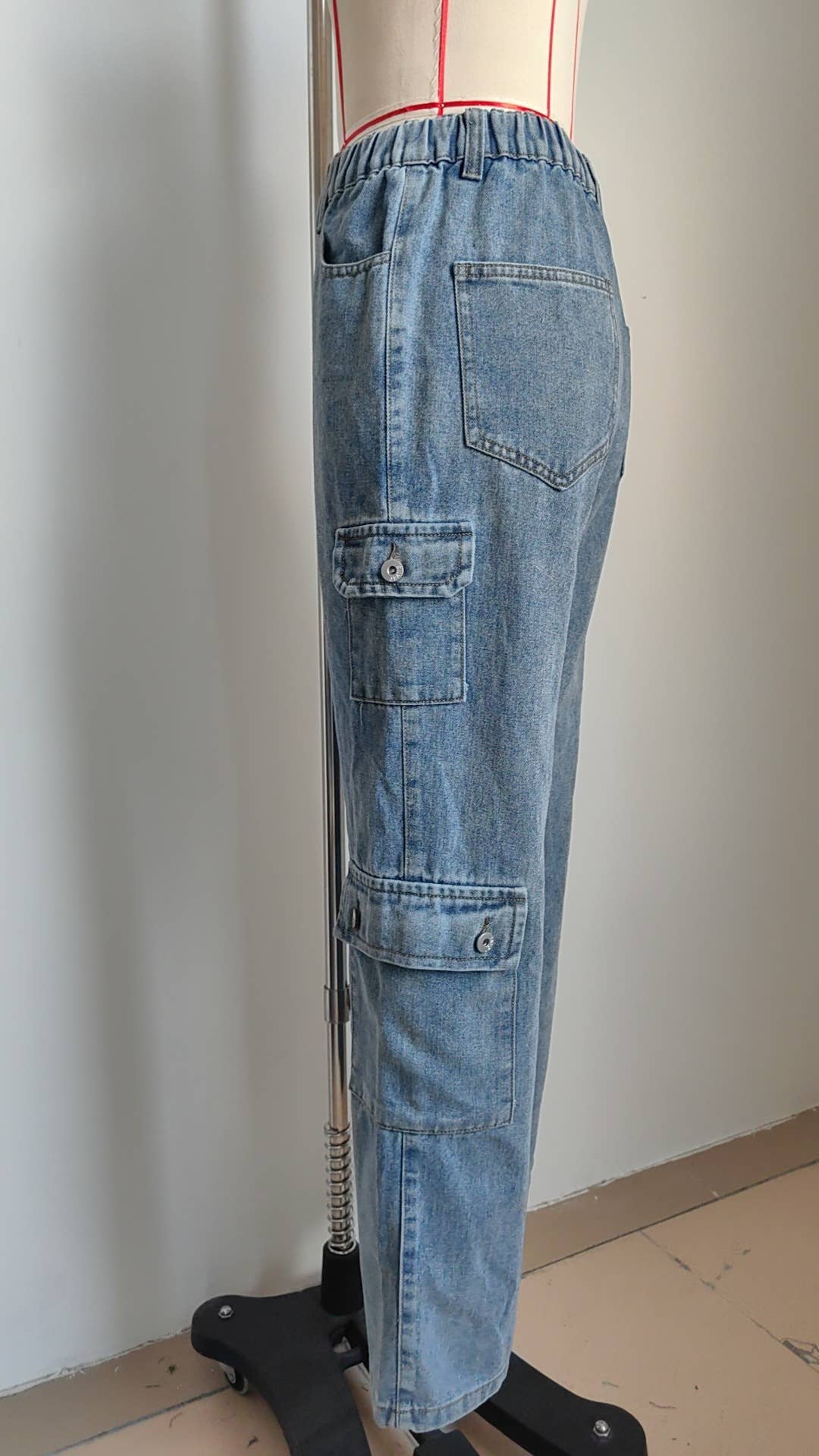 Semi-elastic personalized denim cargo pants