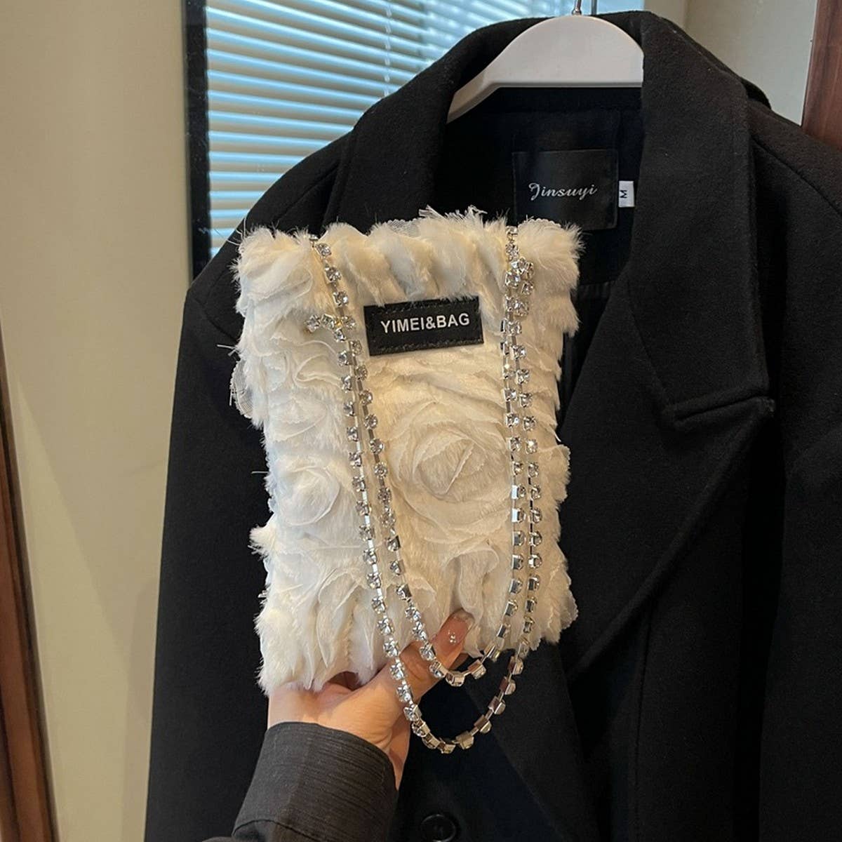 WINTER RHINESTONE 3D FLOWER HAND-HELD PLUSH BAG_CWAB4008