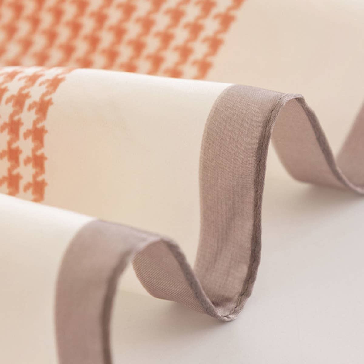 RETRO FASHION CLASSIC SMALL SQUARE SCARF_CWASC0491