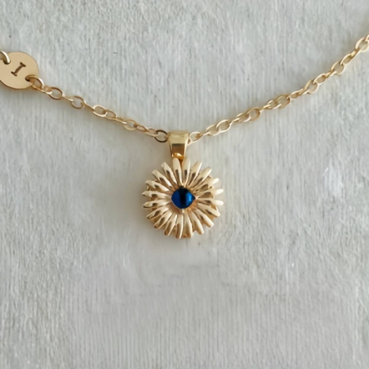 DECEMBER FLOWER ROTATING FLOWER LUCKY NECKLACE