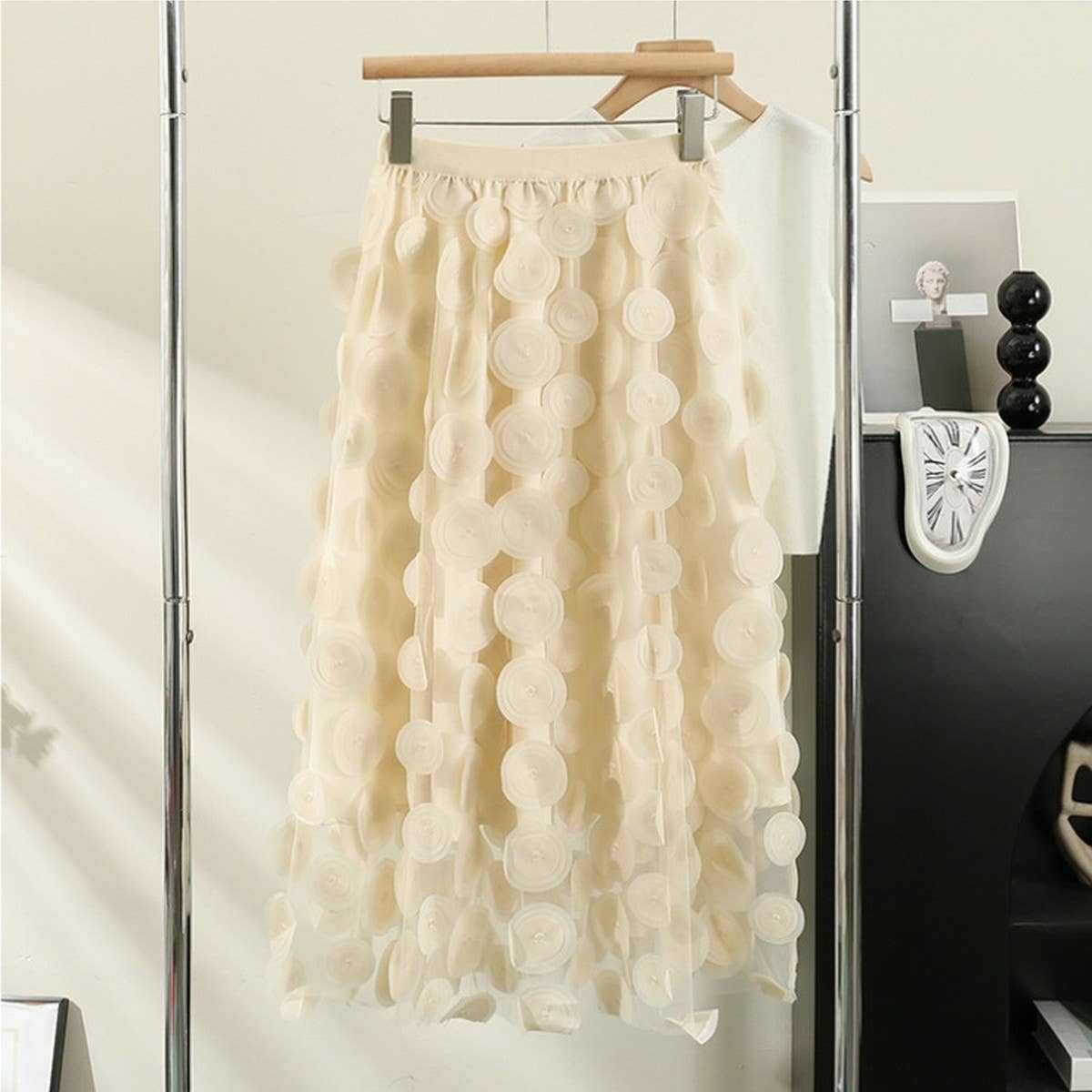 THREE-DIMENSIONAL FLORAL TULLE MESH SKIRT