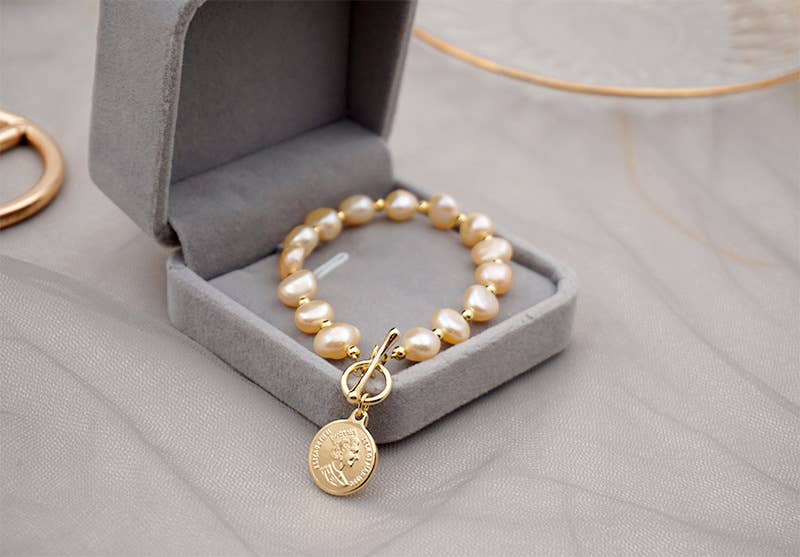 ELEGANT AND COOL PEARL BRACELET