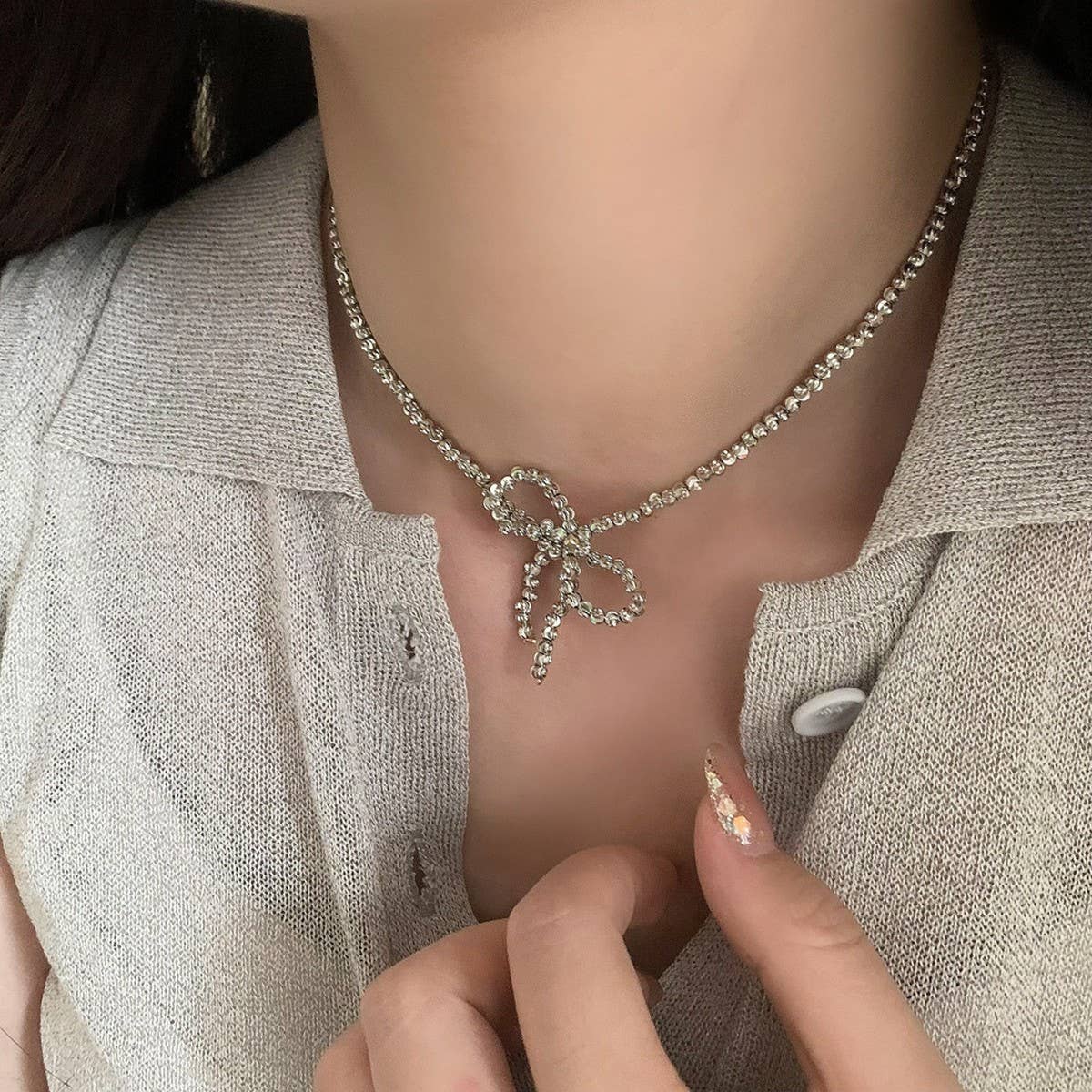 WEAR A HIGH-END METAL ROUND BEAD BOW NECKLACE