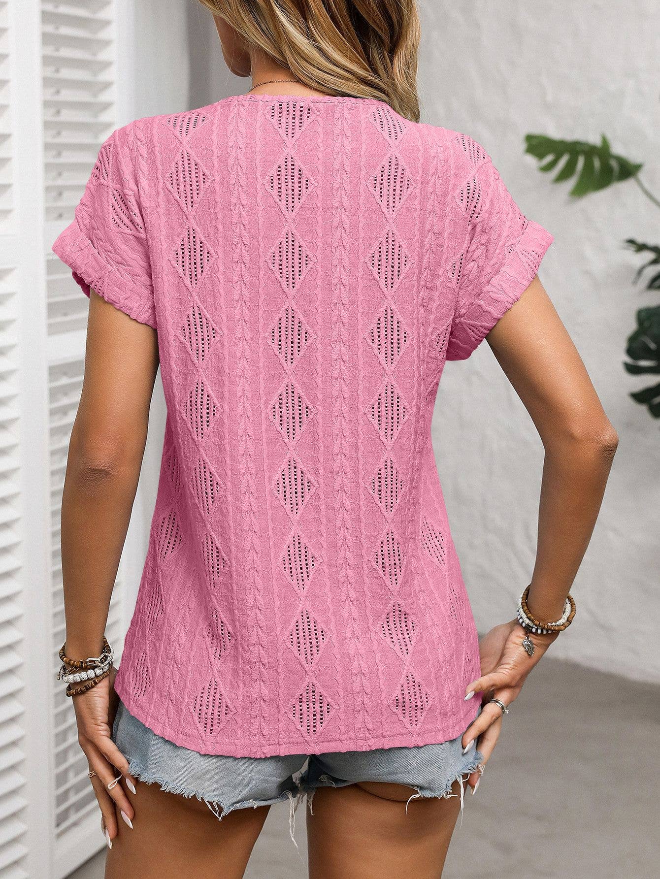 Solid color V-neck single-breasted loose T-shirt