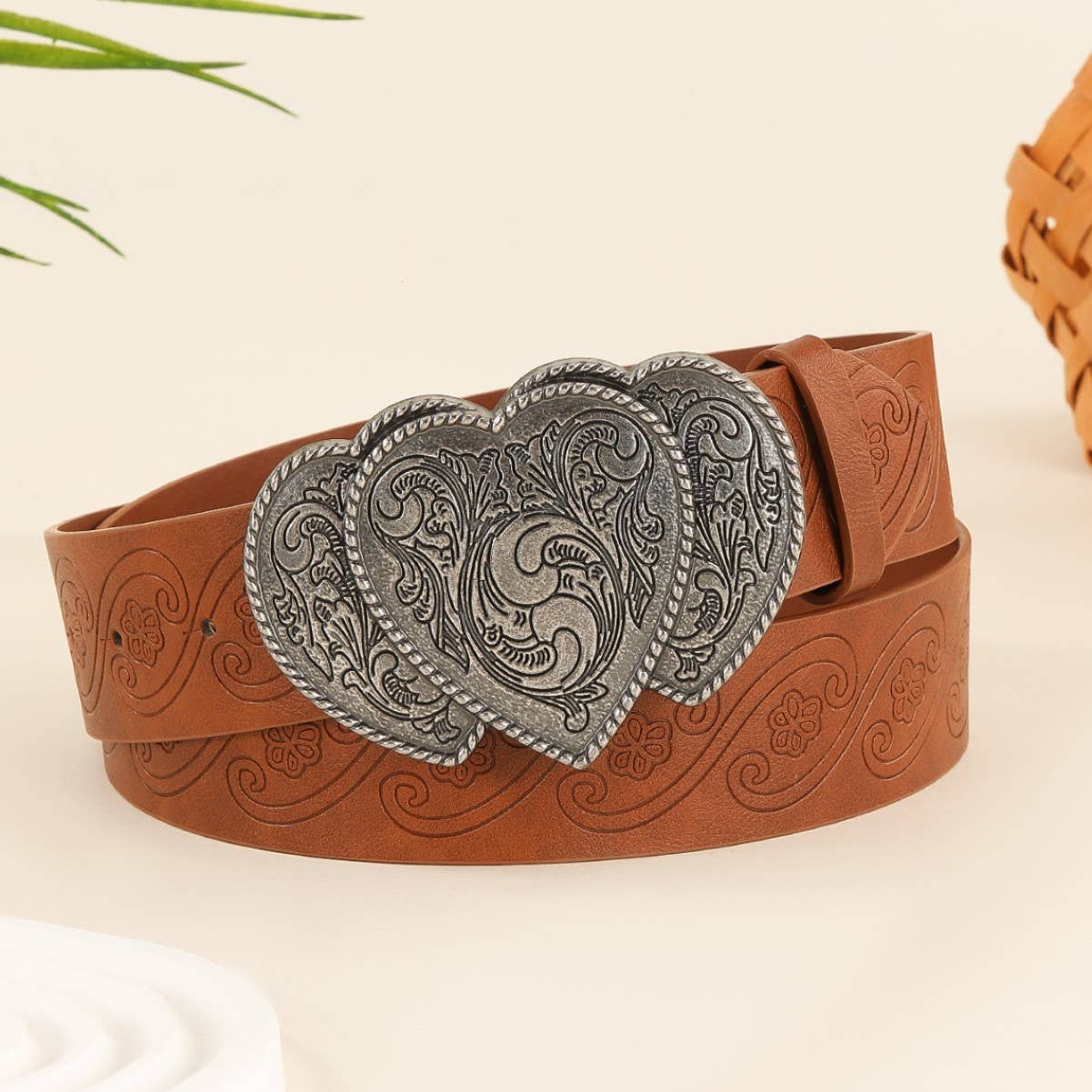 Retro heart-shaped engraved punk exquisite belt