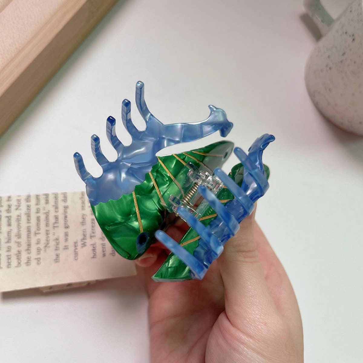 ANIMAL COLORFUL PARROT BIRD HAIR CLIP_CWAHA1336