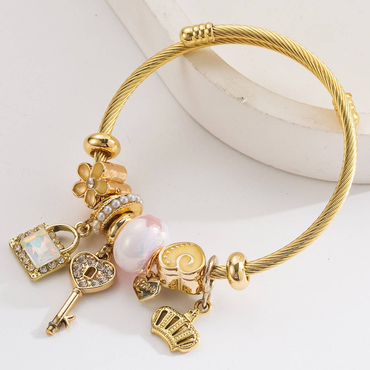 Adjustable Gold Bracelet with Crown, Key & Heart_CWMM8565
