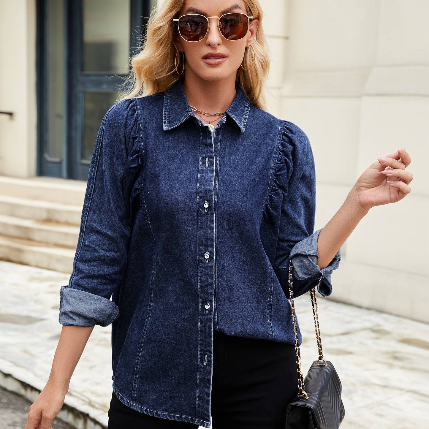 Washed shoulder-shrugging denim long sleeve shirt