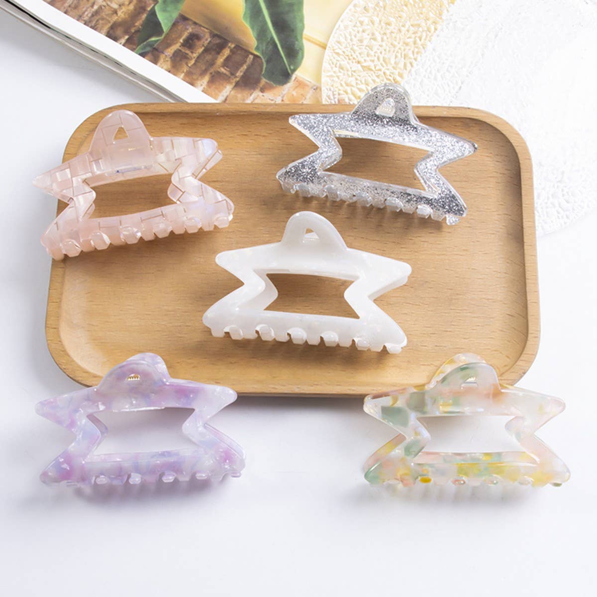 CWAHA1435_GLAMOUR TRANSPARENT STAR HAIR CLAW CLIP