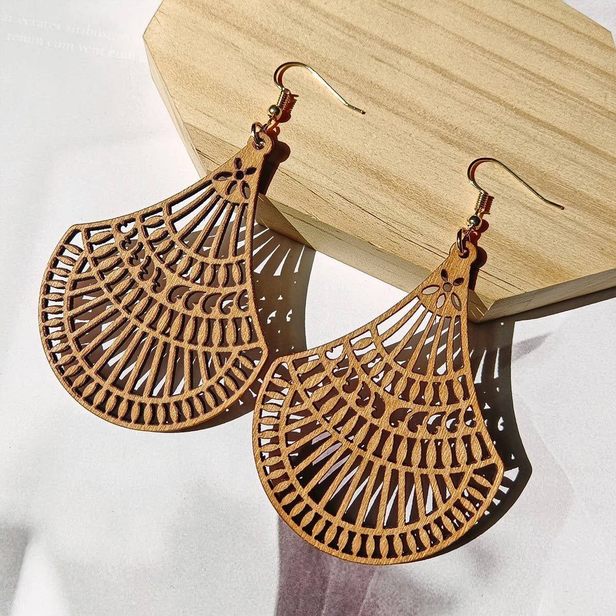 SIMPLE AND FASHIONABLE HOLLOW WATER DROP EARRINGS