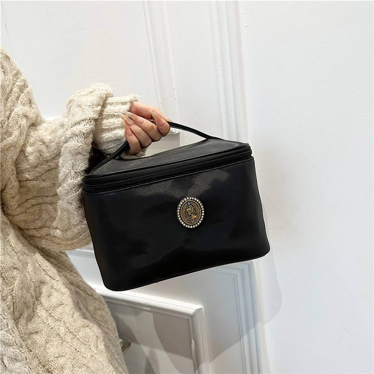 NEW HIGH-END BLACK SOLID COLOR COSMETIC BAG_CWAB4498