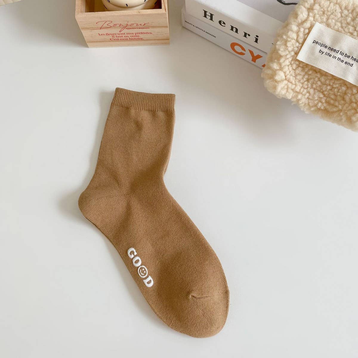 NEW AUTUMN AND WINTER LETTER SMILEY FACE SOCKS