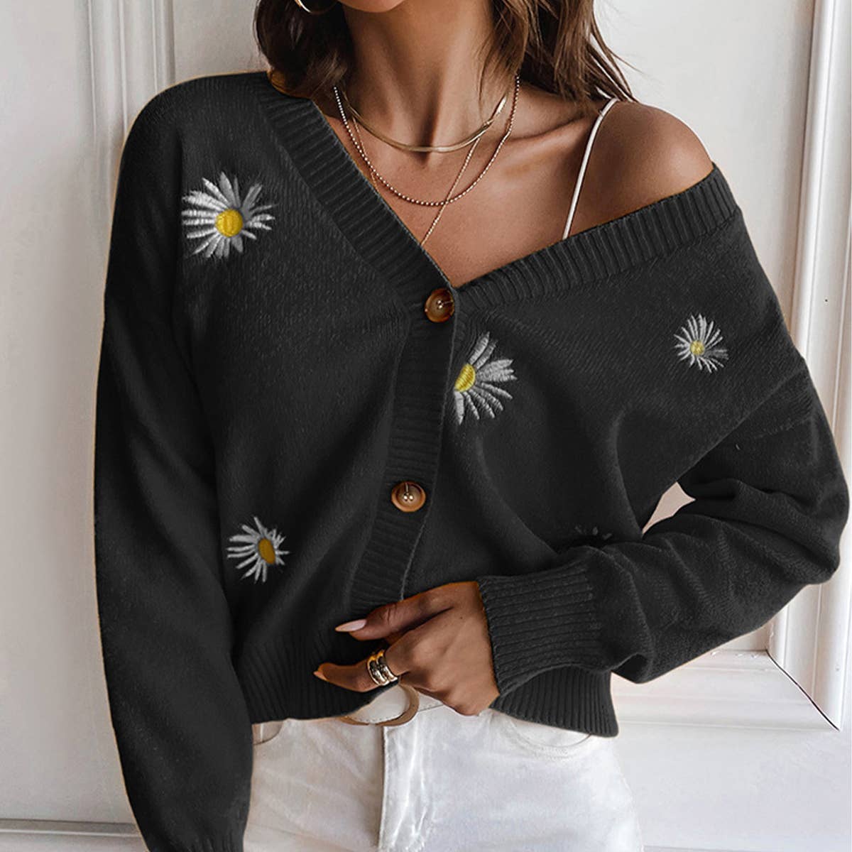 LITTLE CHRYSANTHEMUM EMBROIDERY V-NECK SWEATER