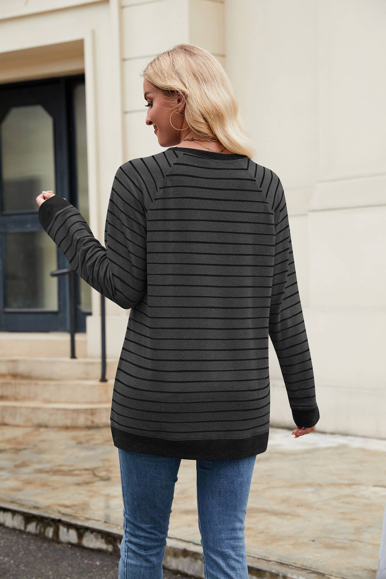 Striped round-neck long-sleeved pocket T-shirt