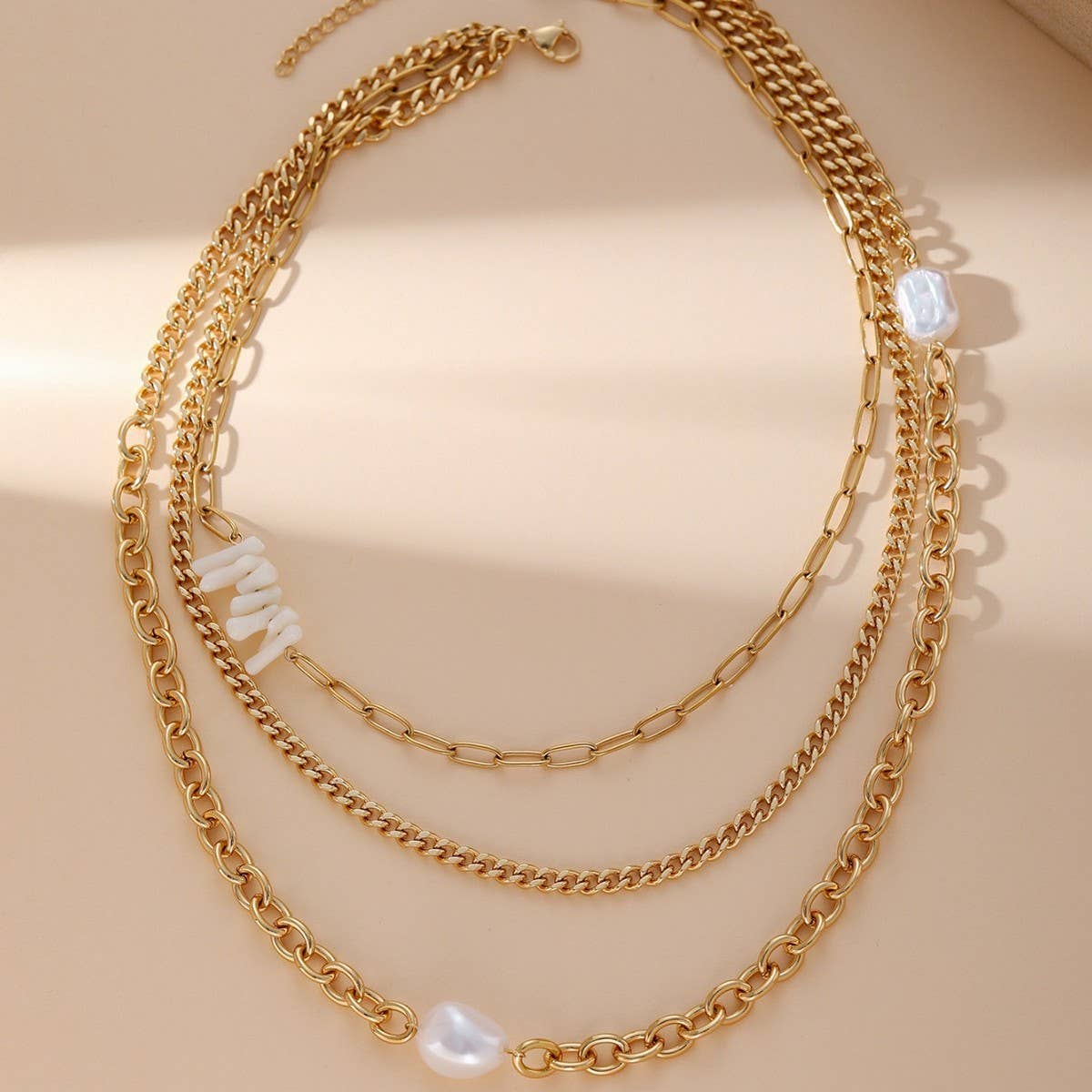 LAYERED CHAIN PEARL PENDANT NECKLACE_CWMM3583