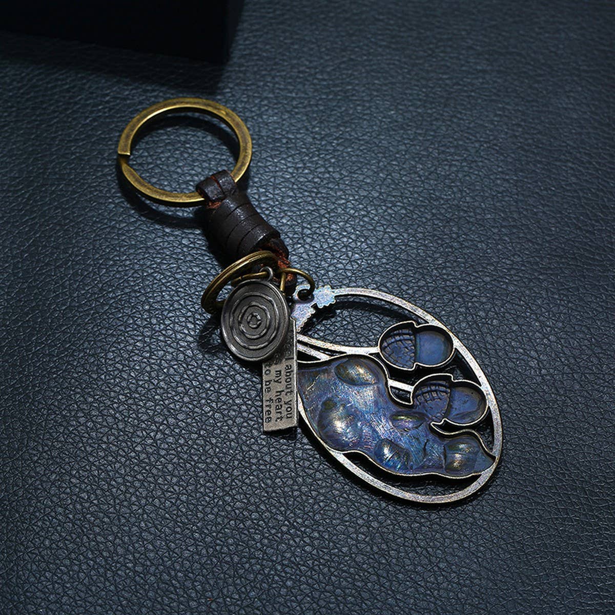 CREATIVE LEAF HANGING RETRO LEATHER KEYCHAIN