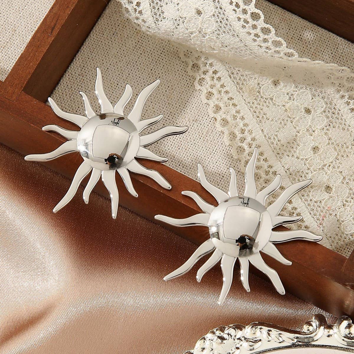 VINTAGE METAL SUN 18K GOLD STAINLESS STEEL EARRINGS