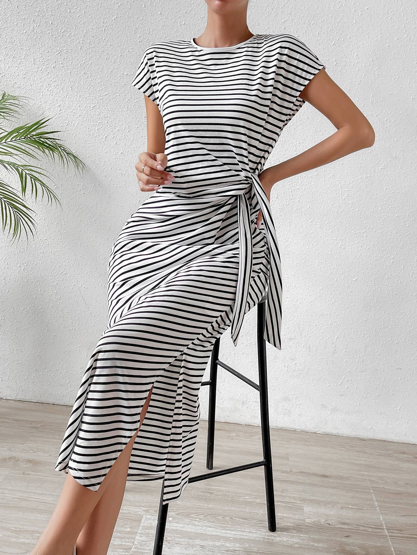 Striped slim-fit waist slimming round neck dress