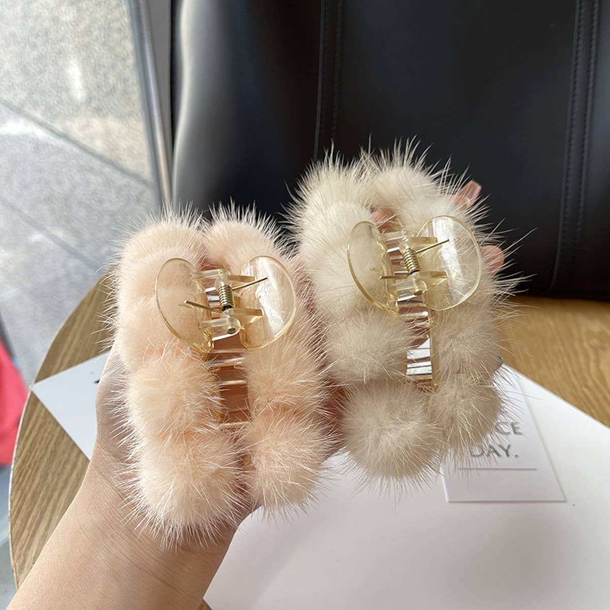 TEMPERAMENT REAL MINK FUR PLUSH BALL HAIRPIN