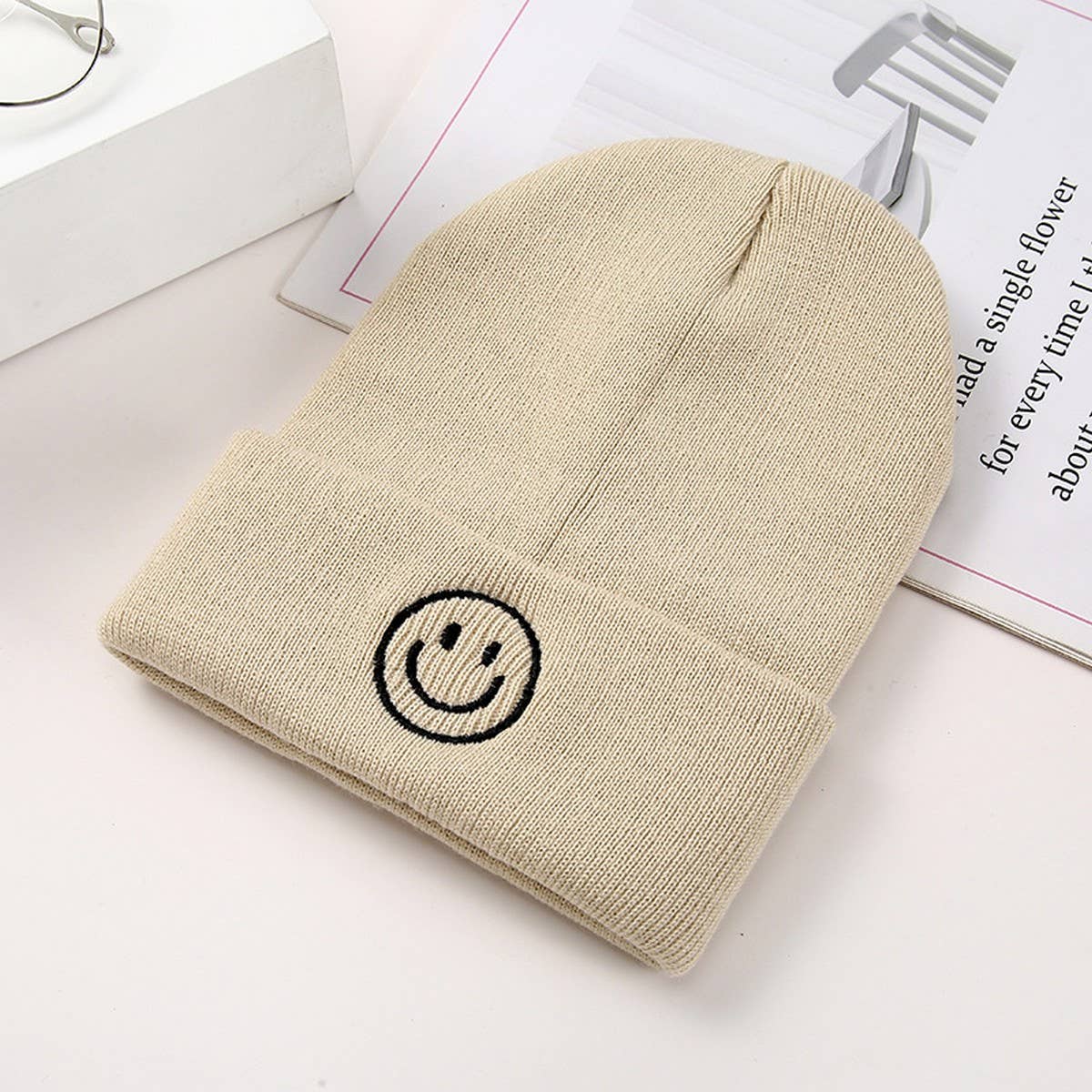 CWAH04346_EMBROIDERED SMILEY KNIT BEANIE HAT