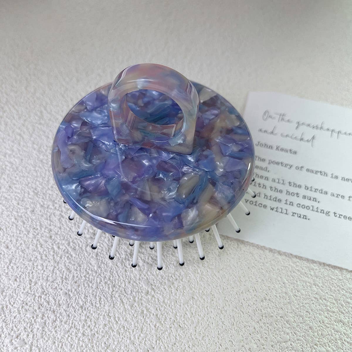 SIMPLE AND PORTABLE MASSAGE COMB