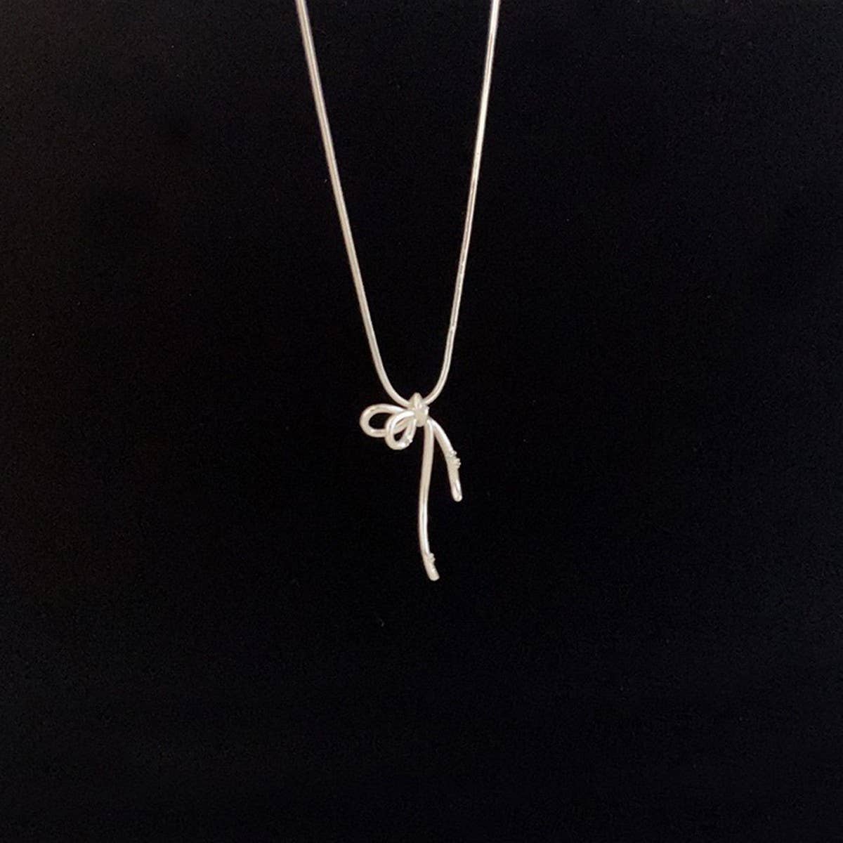 GIRLY LIGHT LUXURY RIBBON BOW NECKLACE FOR WOMEN