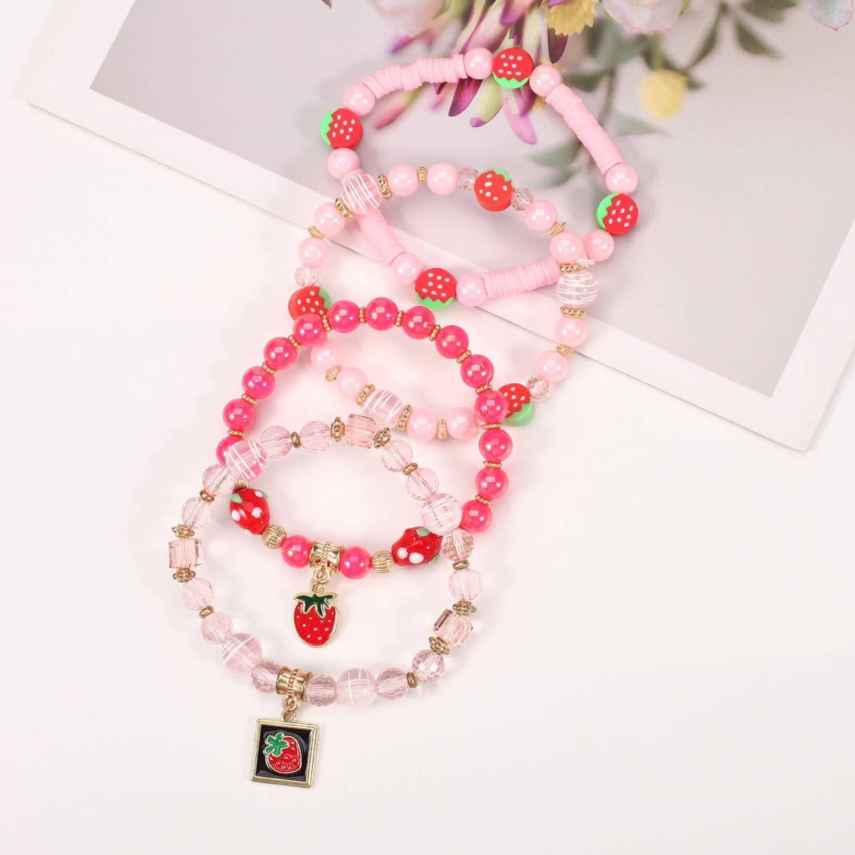 CWMM10452_CUTE STRAWBERRY FRUIT CHARM BEADED BRACELET SET