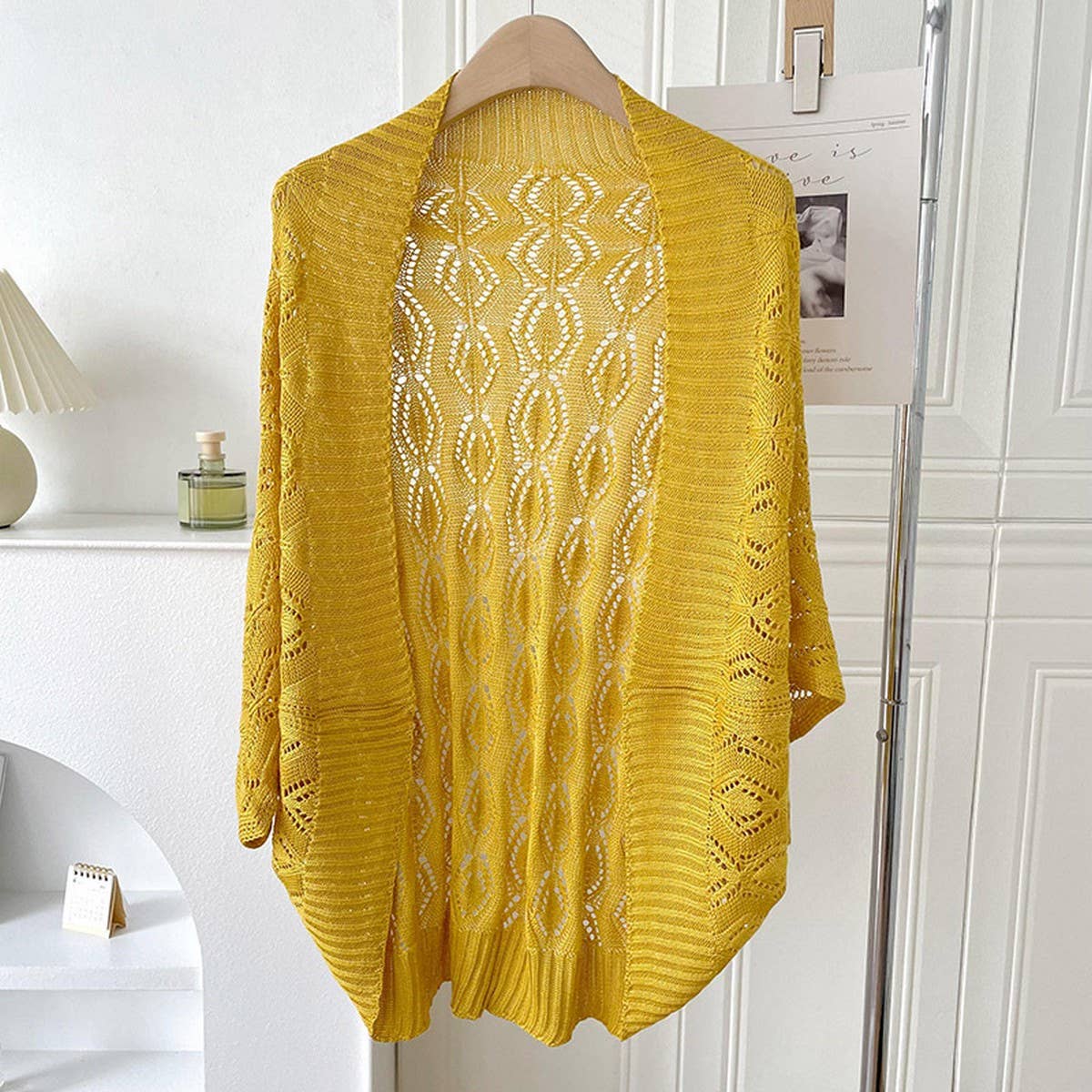DIAMOND-SHAPED HOLLOW KNITTED SHAWL