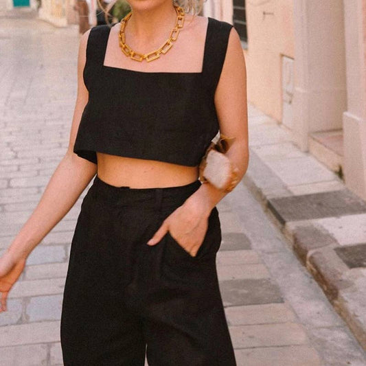 Short square neck sleeveless tank top